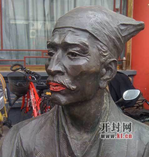书店街一组雕塑被人恶搞