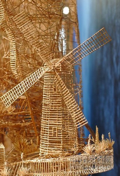 这是一个用牙签搭建起来的一个的雕塑,来自艺术家scott weaver